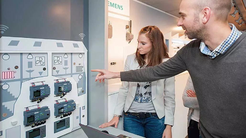 Siemens Logo 8 Roadshow