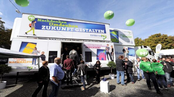 EXPEDITION N: unterwegs, um Bürgerinnen und Bürger zum Thema Nachhaltigkeit zu sensibilisieren und zu motivieren